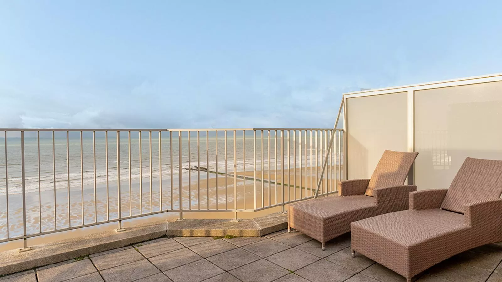 10 hoog aan zee-Terrasbalkon