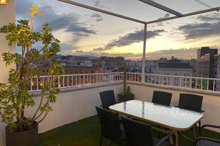 CT 330 - Faro's Atico Tribuna Malaga-Terrasbalkon