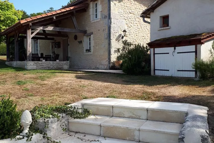 Maison de vacances Verteillac-Buitenkant zomer