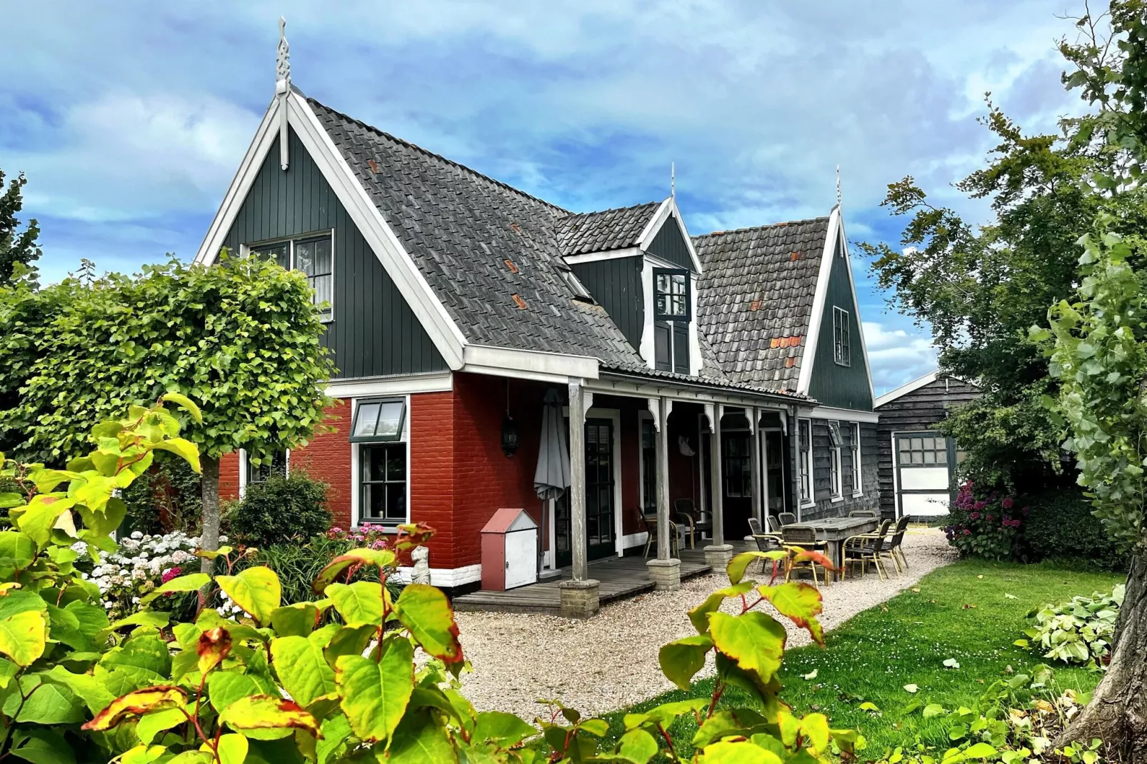 Recreatiepark Wiringherlant - Ons Huys-Buitenkant zomer