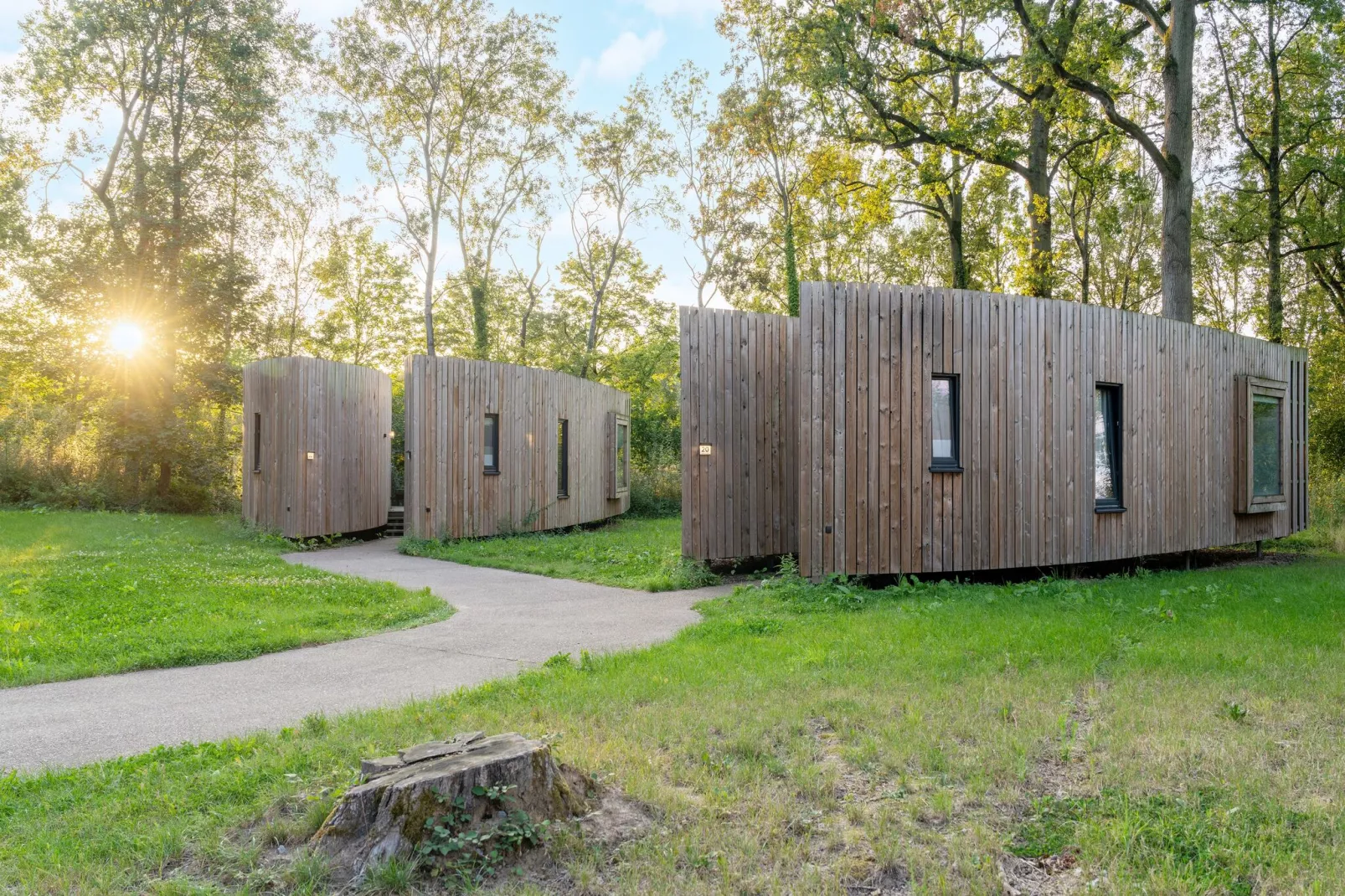 The Blue Lodge by YourNature-Buitenkant zomer