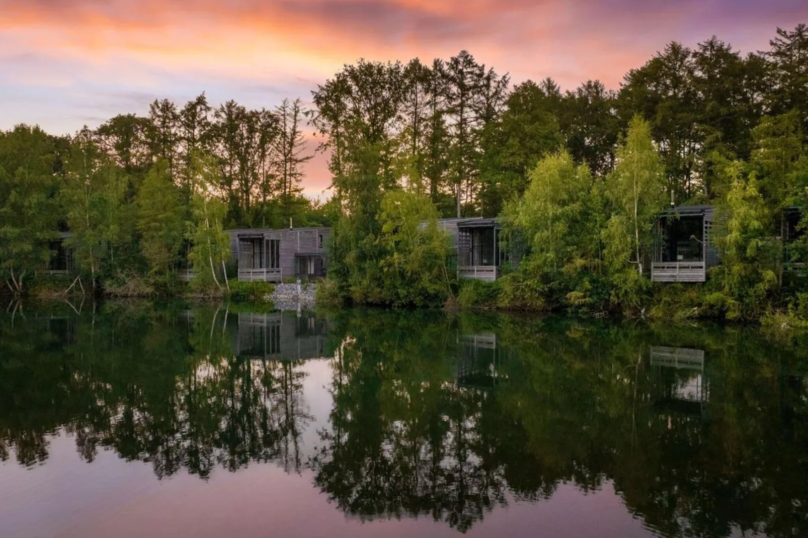 The Lake House by YourNature-Buitenkant zomer