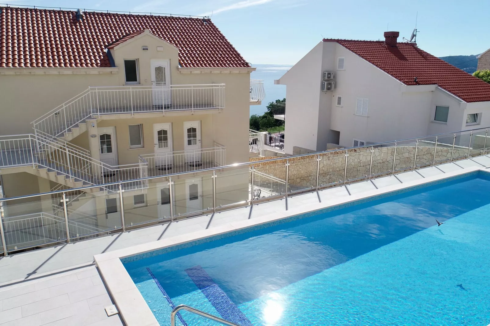 Villa Samba - Studio Apartment with Balcony and Sea View-Zwembad