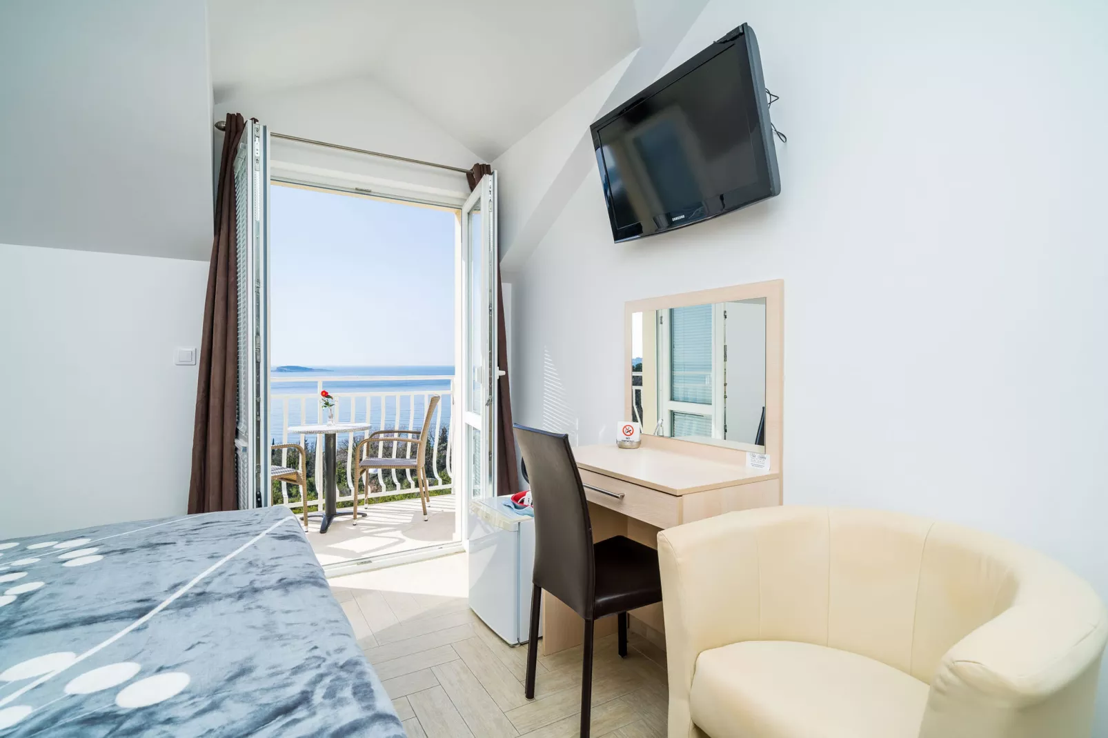 Villa Samba - Double Room with Balcony and Sea View-Slaapkamer