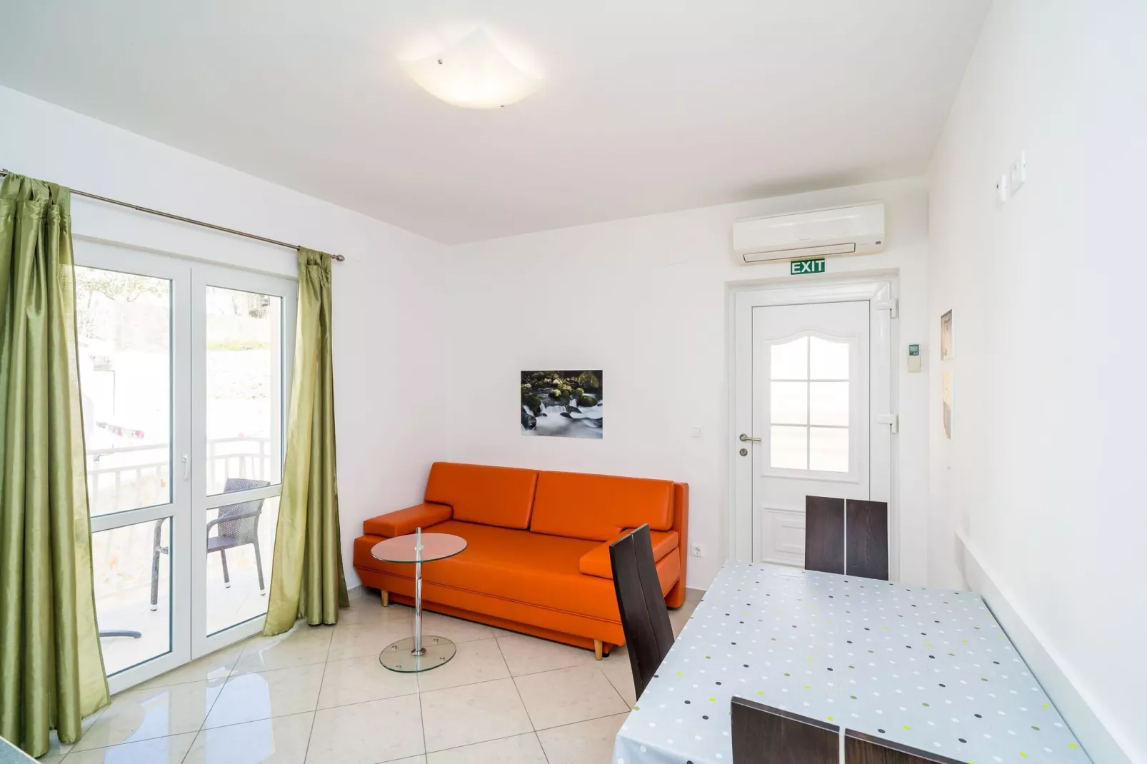 Villa Samba -  Luxury One-Bedroom Apartment with Balcony and Sea View-Woonkamer