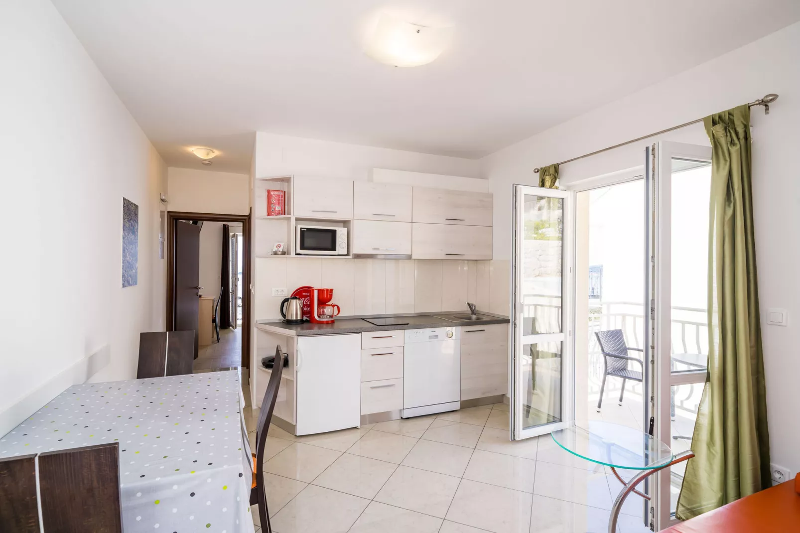 Villa Samba -  Luxury One-Bedroom Apartment with Balcony and Sea View-Keuken