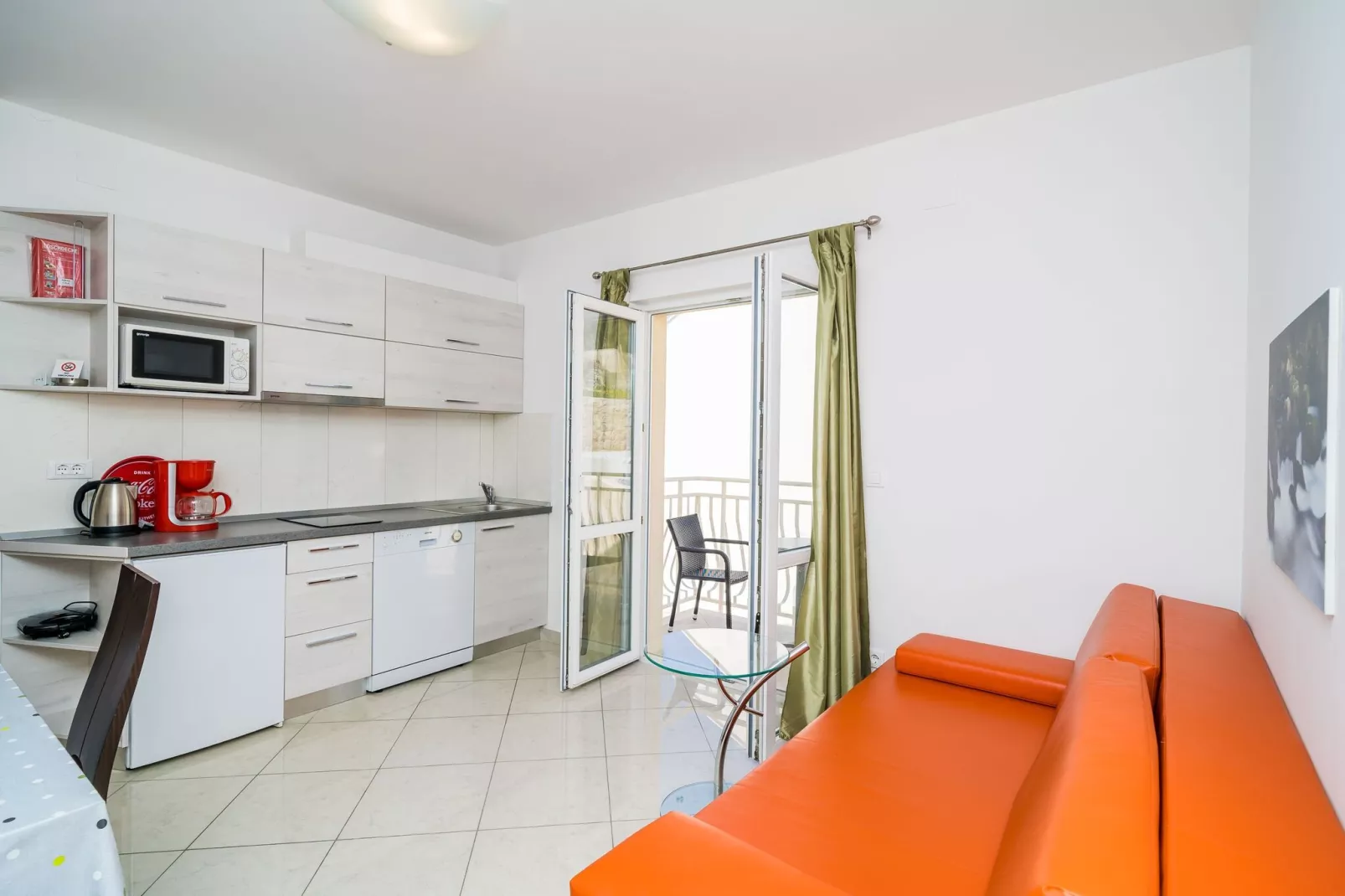 Villa Samba- Premium One-Bedroom Apartment with Balcony and Sea View-Keuken