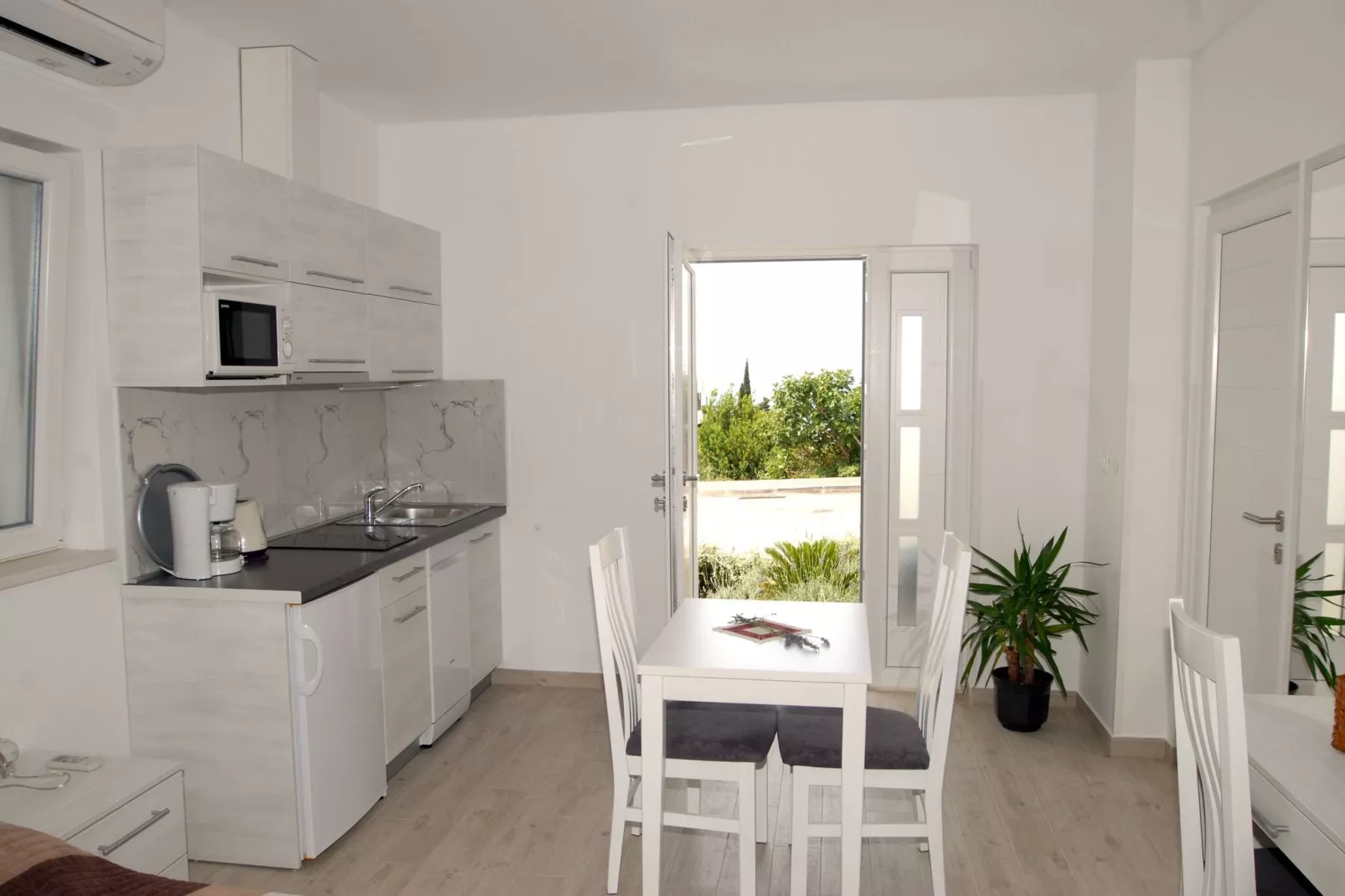 Villa Samba - Studio with Terrace and Sea View-Keuken