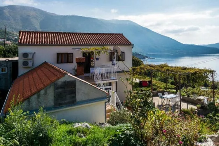 Guest House Fontana - Two Bedroom Apartment with Terrace and Sea View-Buitenlucht