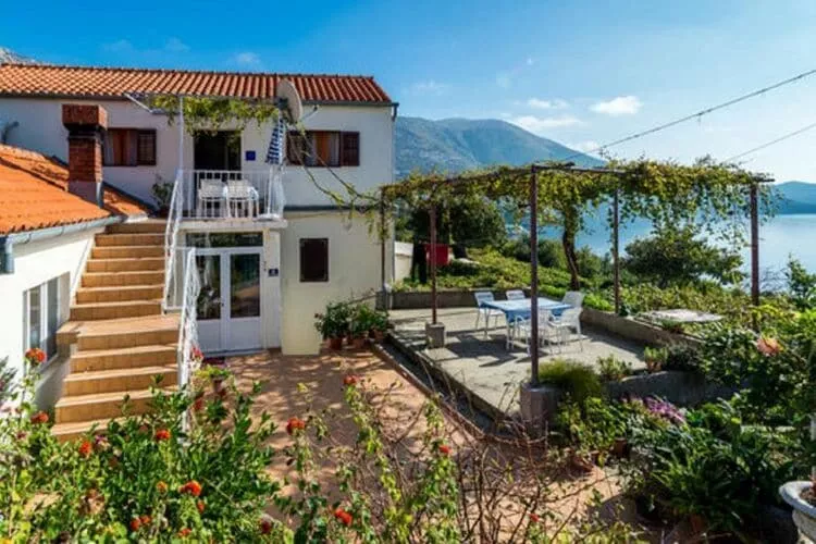 Guest House Fontana - Two Bedroom Apartment with Terrace and Sea View-Buitenlucht