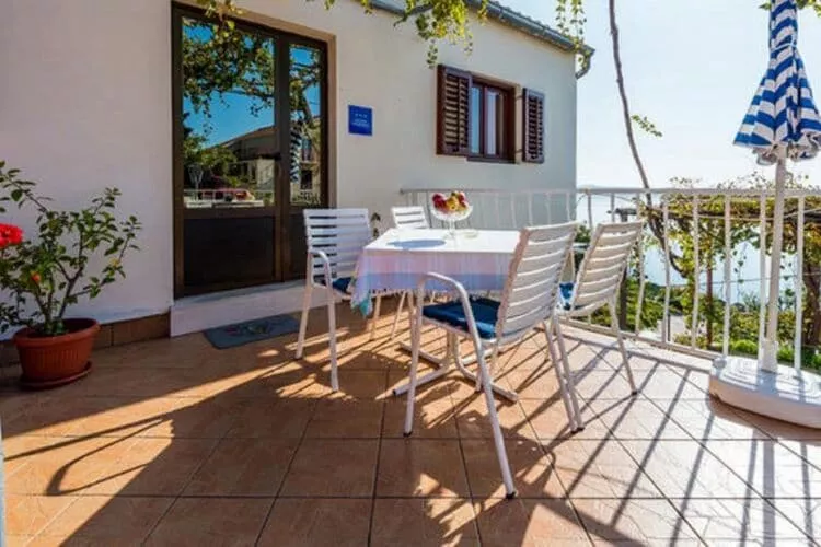 Guest House Fontana - Two Bedroom Apartment with Terrace and Sea View-Terras