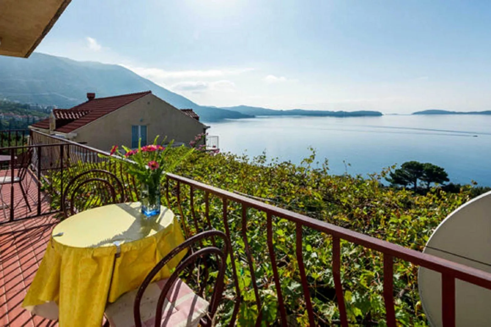 Guest House Fontana - One Bedroom Apartment with Balcony and Sea View-Terrasbalkon