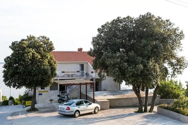 Guest House Fontana - Two Bedroom Apartment with Balcony and Sea View-Buitenlucht