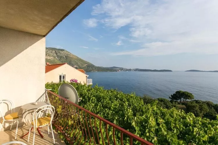 Guest House Fontana - Two Bedroom Apartment with Balcony and Sea View