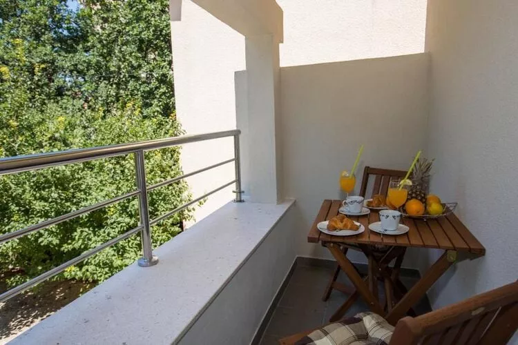 Villa Mia - One Bedroom Apartment With Balcony-Terrasbalkon