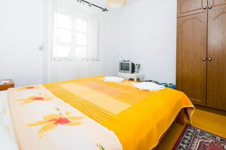 Rooms Kisic - Double Room with Private External Bathroom-Slaapkamer