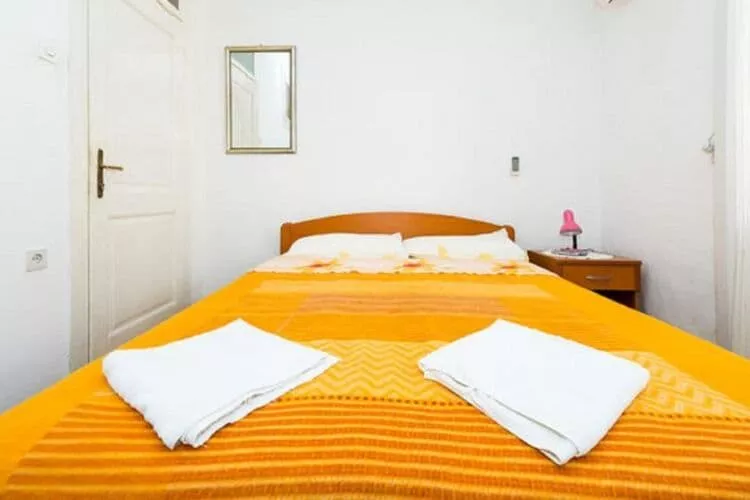 Rooms Kisic - Double Room with Private External Bathroom-Slaapkamer