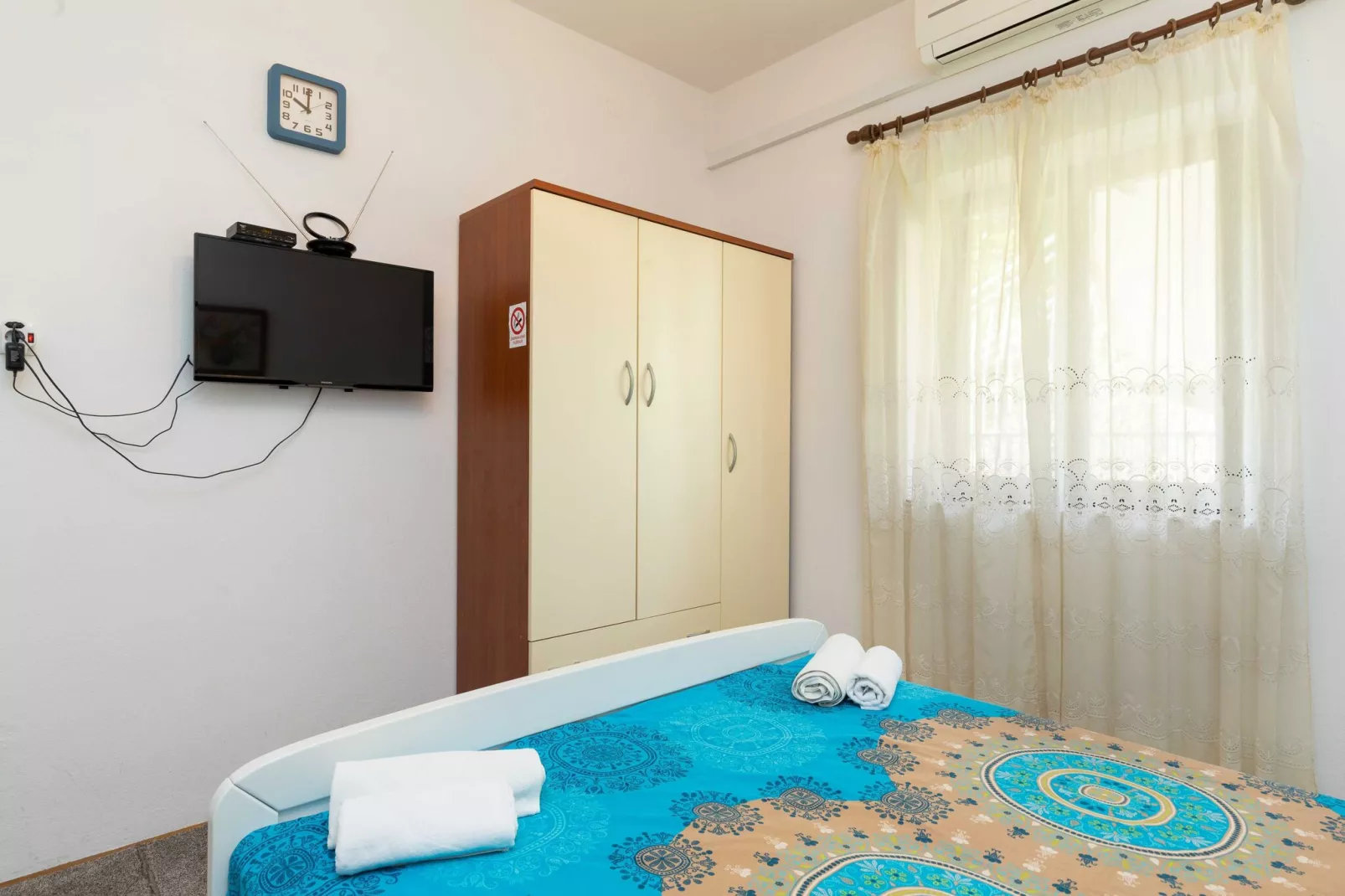 Guest House Cesic - Double Room No2-Slaapkamer