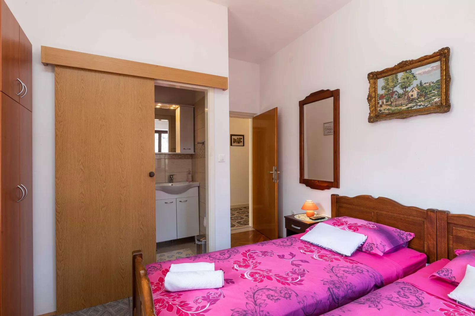 Guest House Cesic - Double Room No4-Binnen