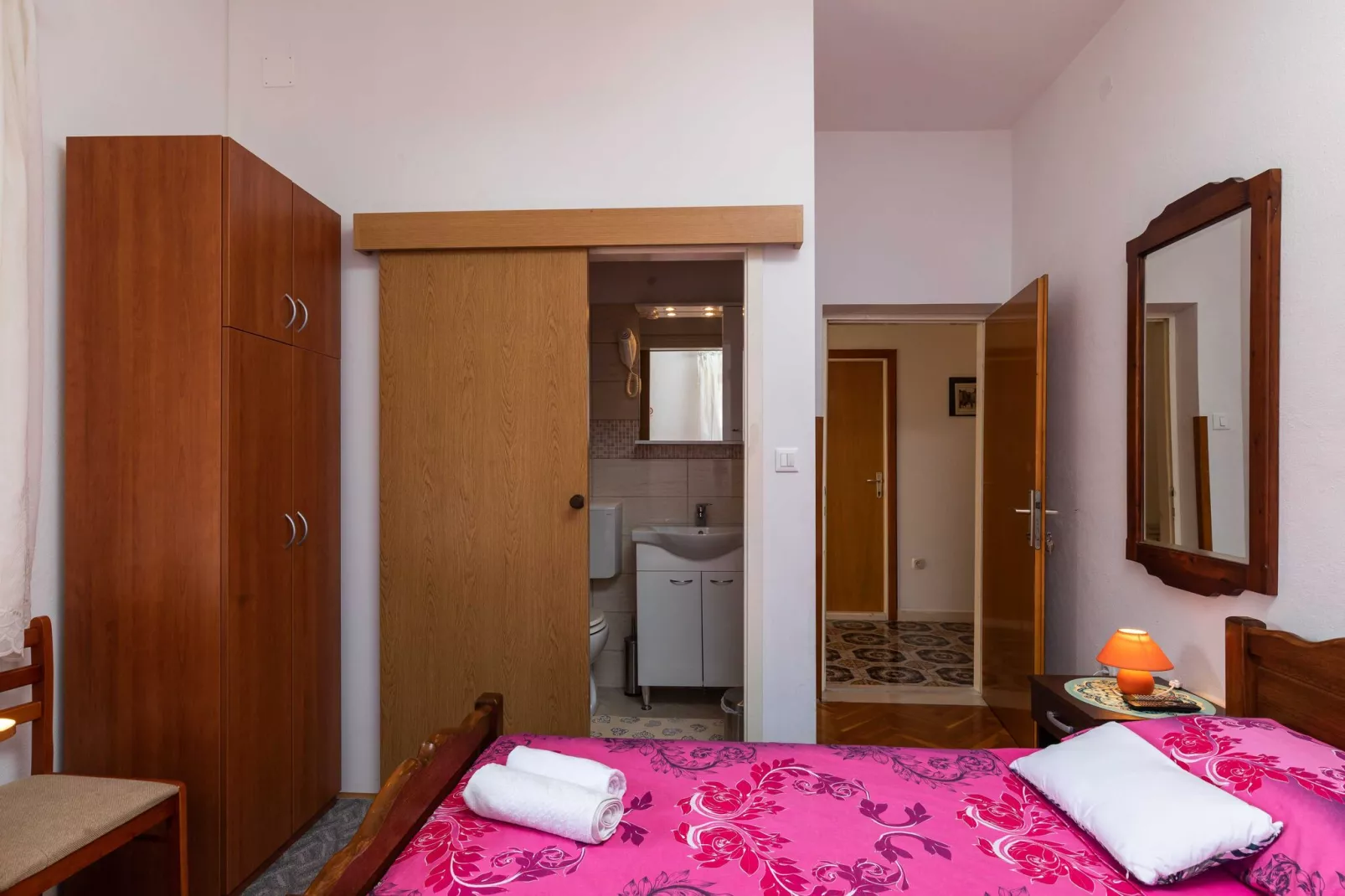 Guest House Cesic - Double Room No4-Binnen