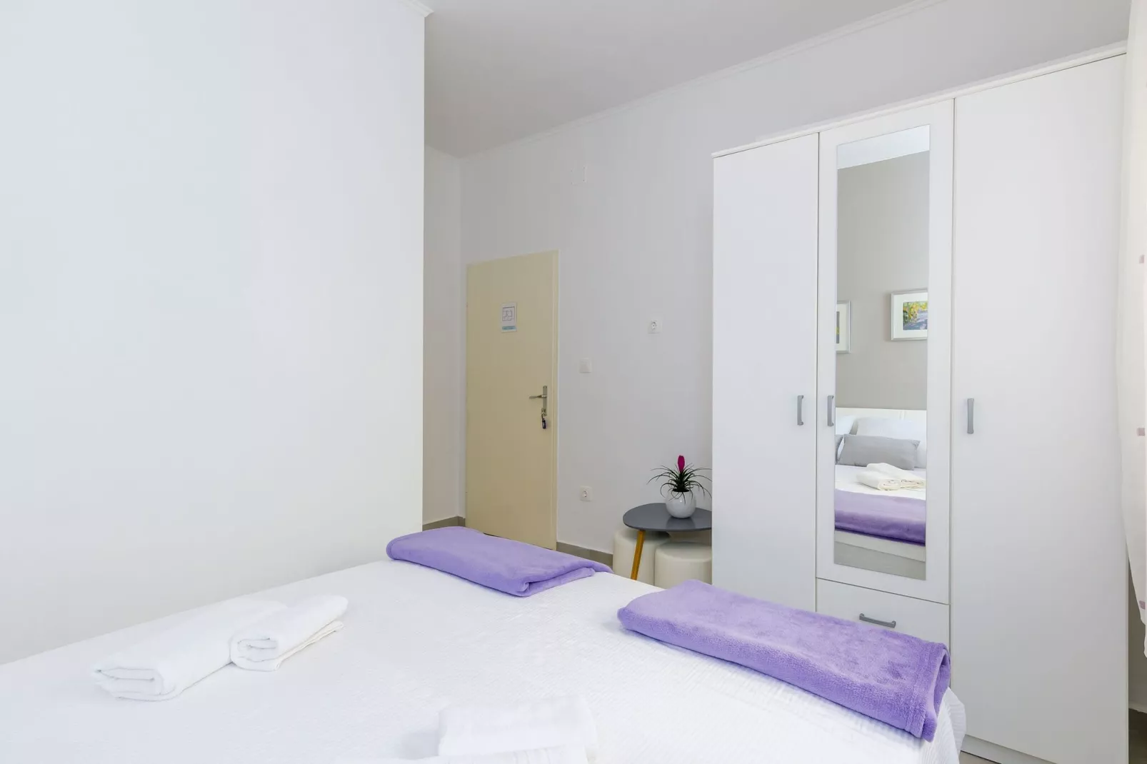 Rooms Batina - Double Room-1-Binnen