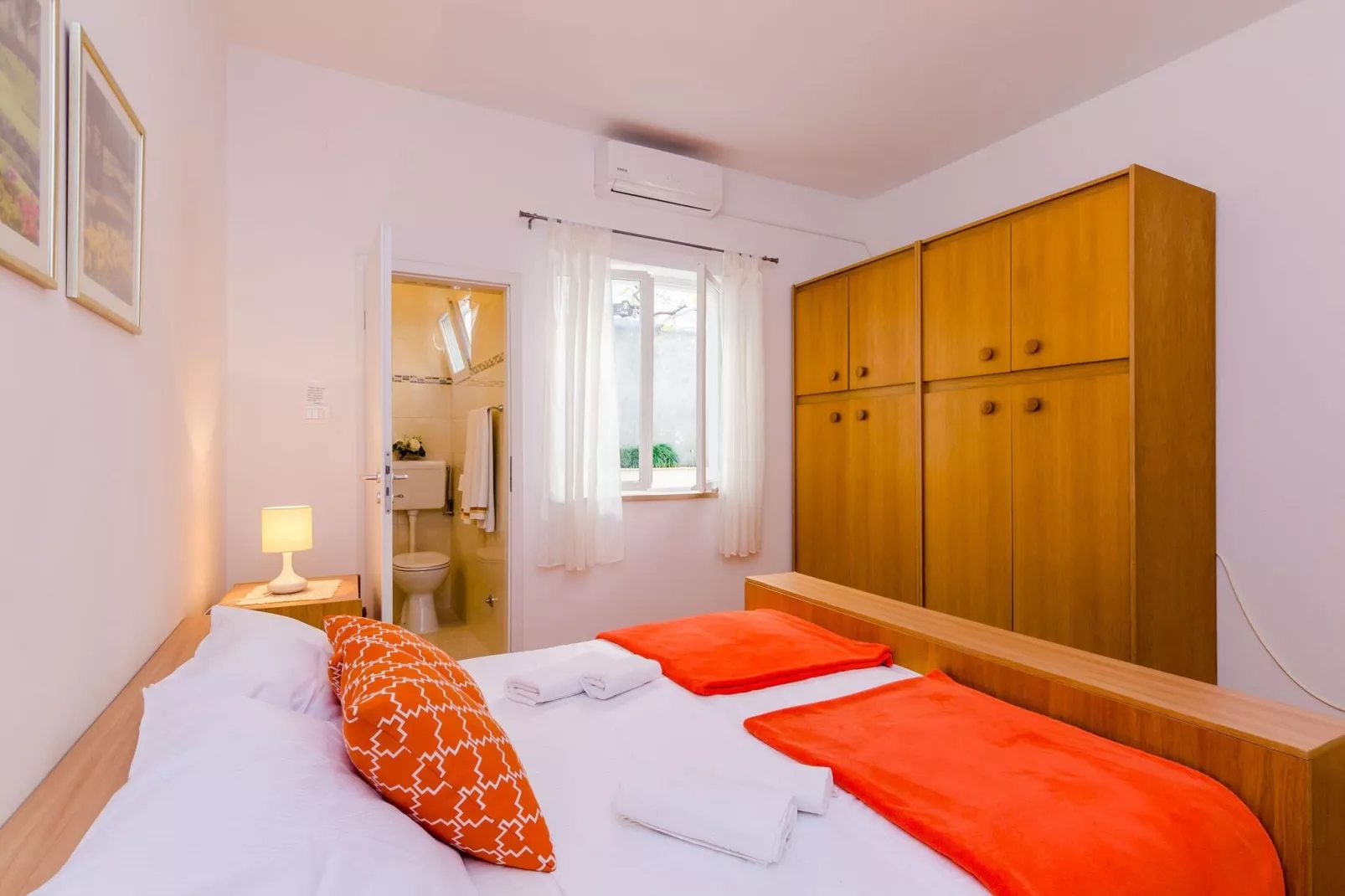 Rooms Batina- Standard Double Room-2-Binnen