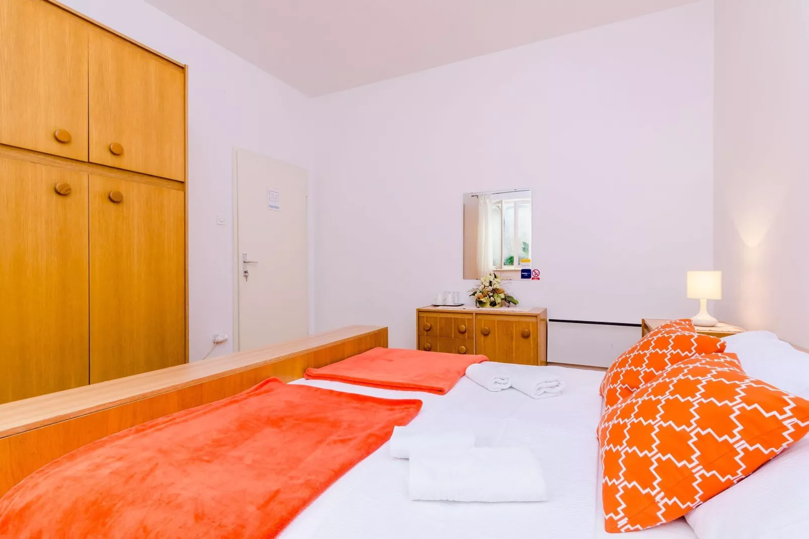 Rooms Batina- Standard Double Room-2-Binnen