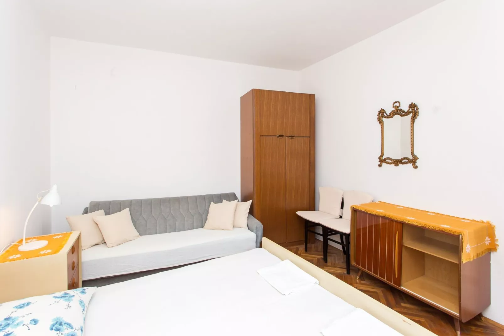 Guest House Ljubica - Double Room with External Bathroom -1-Slaapkamer