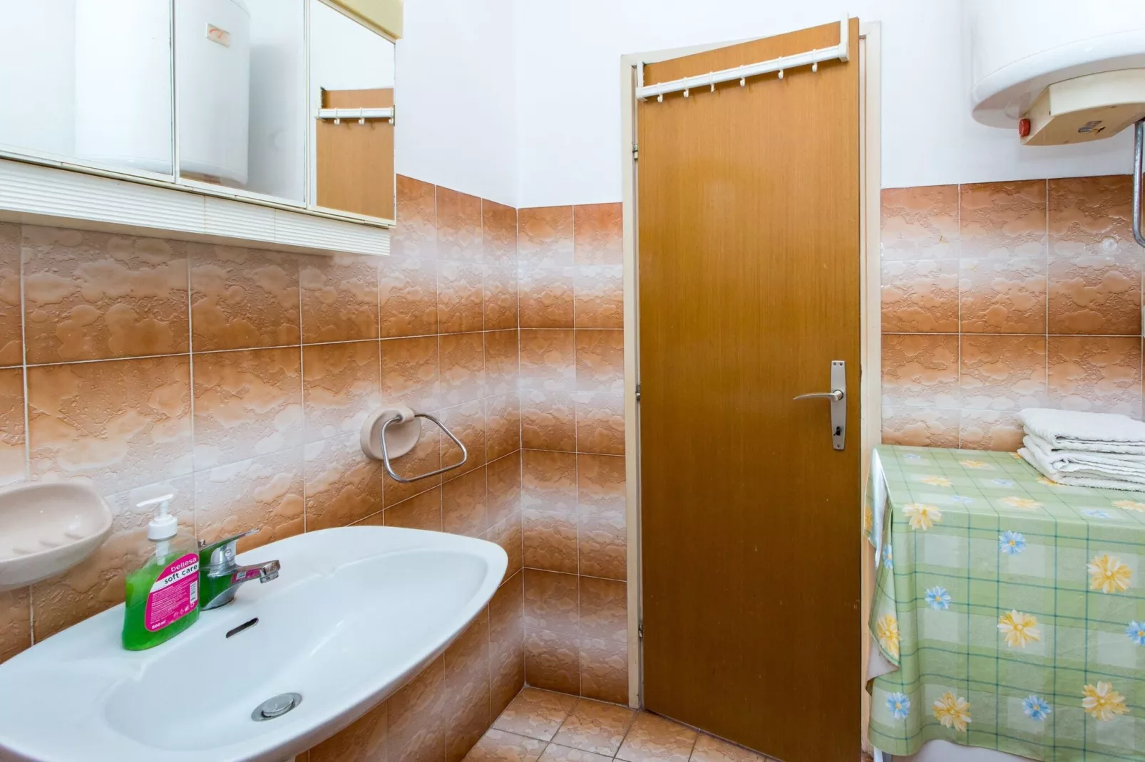 Guest House Ljubica - Double Room with External Bathroom -1-Badkamer