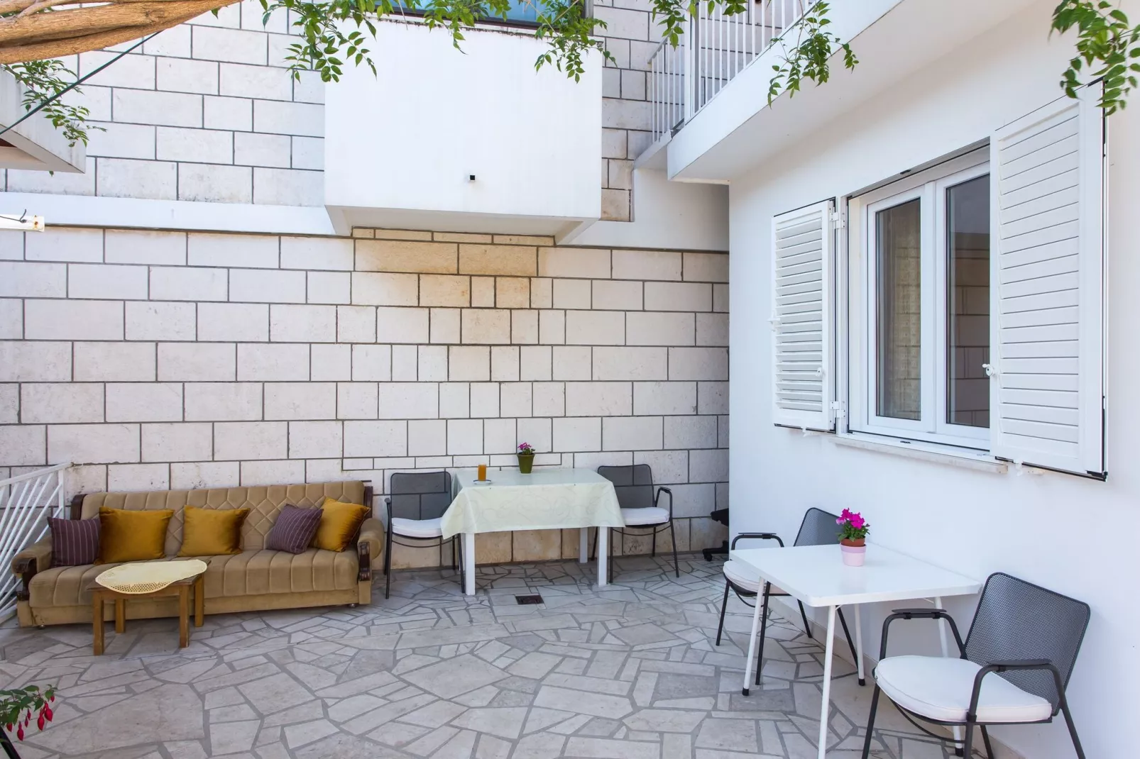 Guest House Ljubica - Double Room with External Bathroom -1-Terras