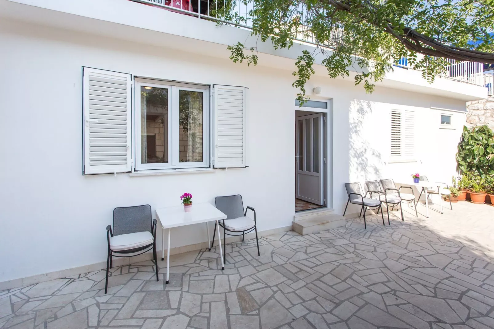 Guest House Ljubica - Double Room with External Bathroom -1-Terras