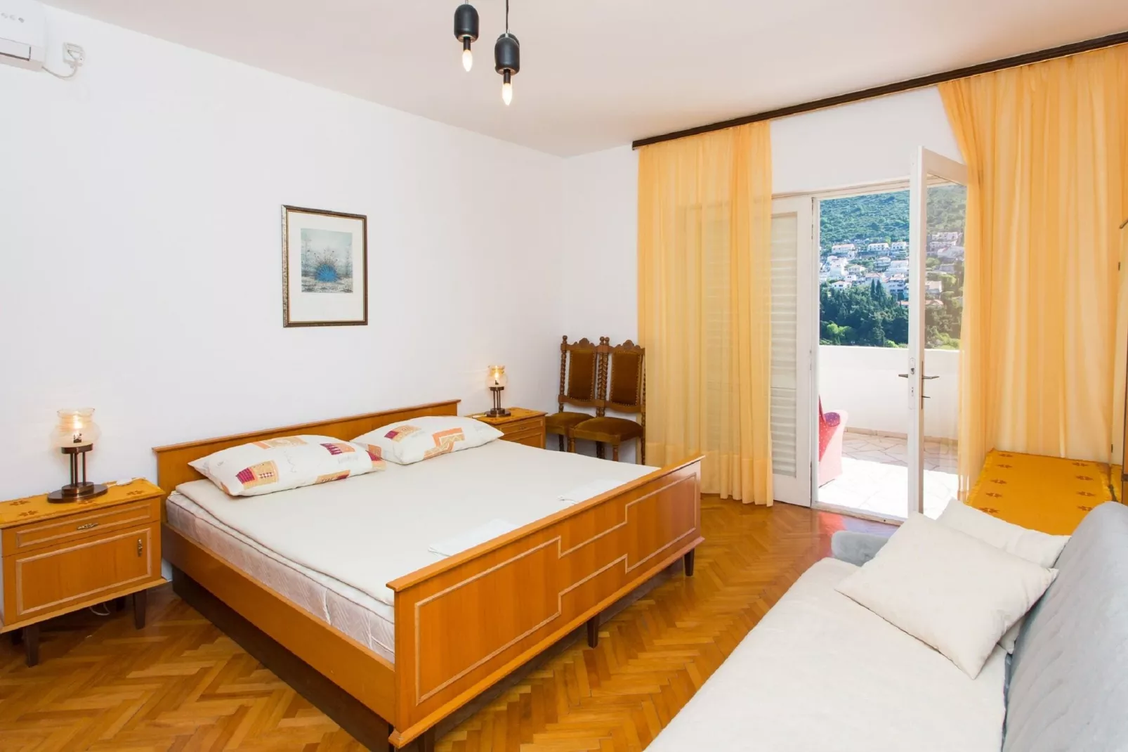 Guest House Ljubica - Double Room with Private Bathroom-2-Slaapkamer