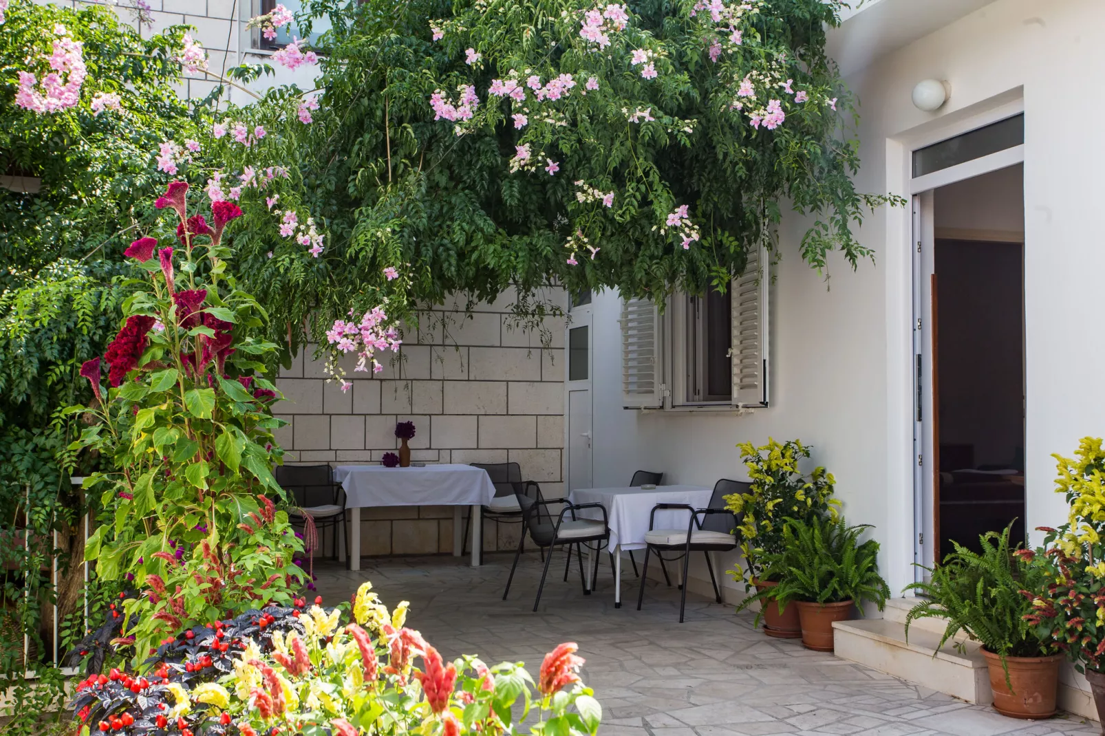 Guest House Ljubica - Double Room with Private Bathroom-2-Terras