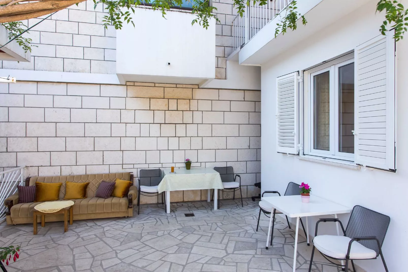 Guest House Ljubica - Double Room with Private Bathroom-2-Terras