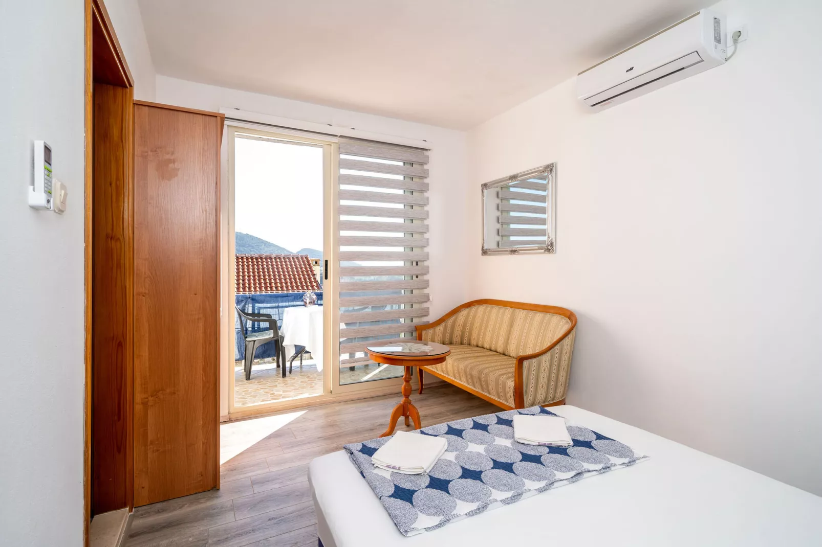 Apartment & Rooms Alan - One Bedroom Apartment with Balcony and Sea View