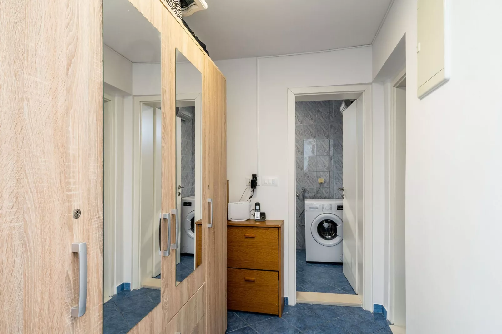 Apartment & Rooms Alan - Double Room with Shared Bathroom 2-Binnen