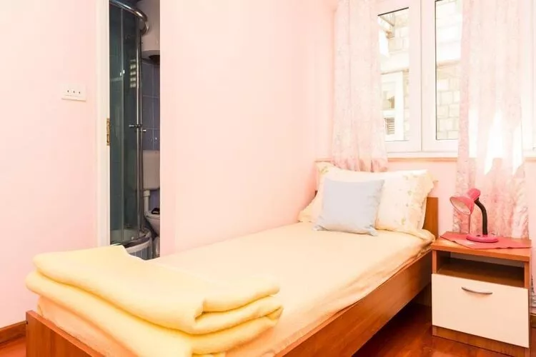 Guest House Ćuk - Double or Twin Room-Slaapkamer