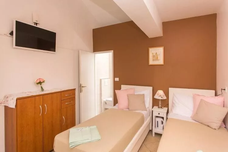 Guest House Ćuk - Standard Double or Twin Room-Slaapkamer