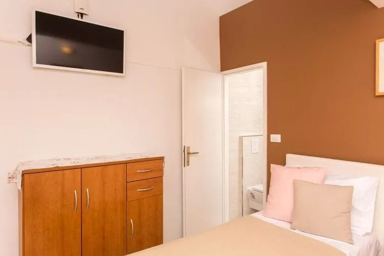 Guest House Ćuk - Standard Double or Twin Room-Slaapkamer