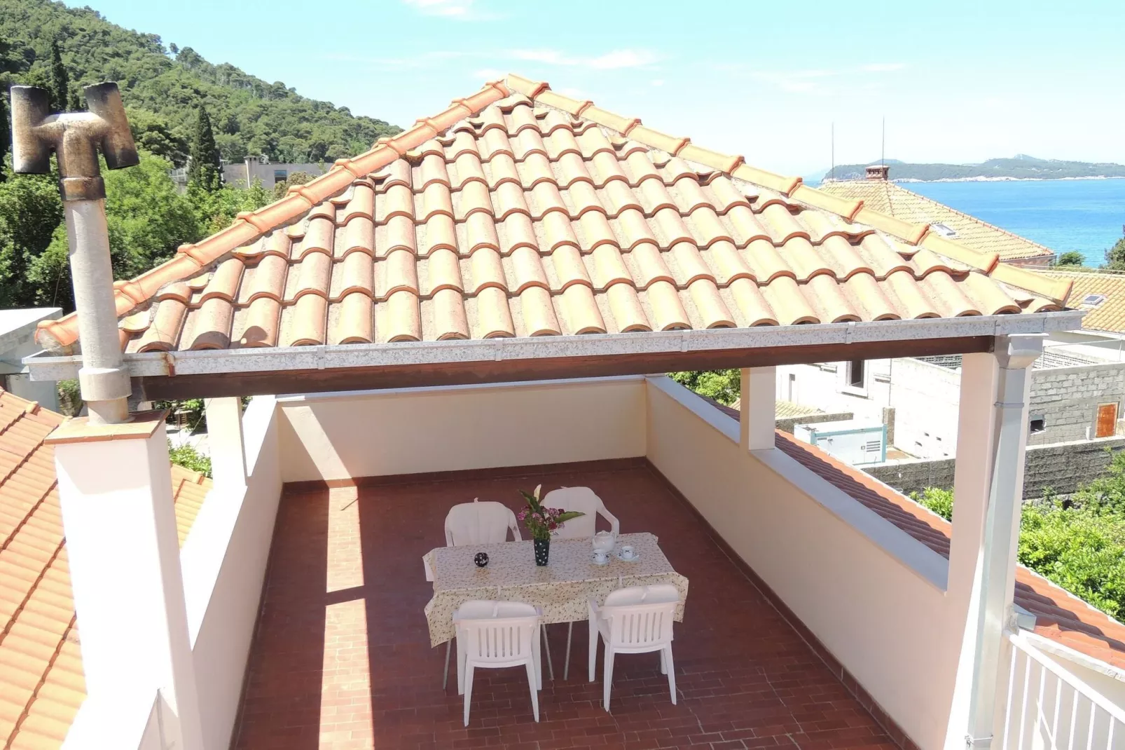 Villa Hortenzia -  Three-Bedroom Apartment with Terrace and Sea View-Terras