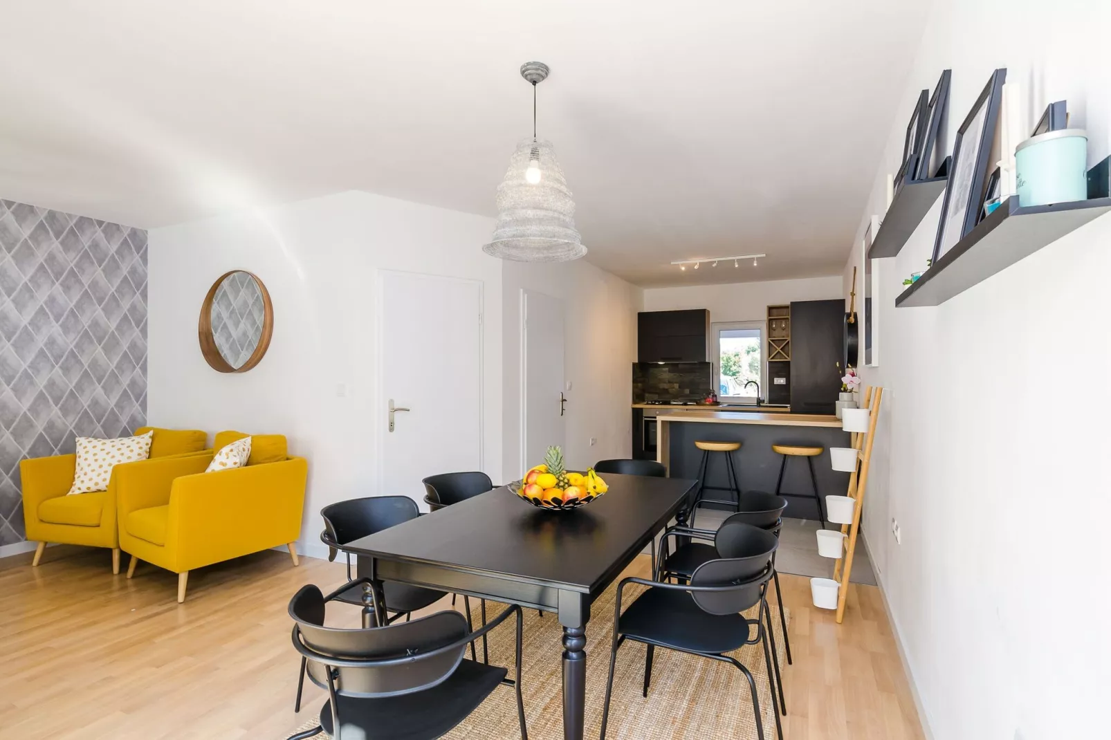 Apartment Sea Shell - Triplex Three-Bedroom Apartment with Terrace-Eetkamer