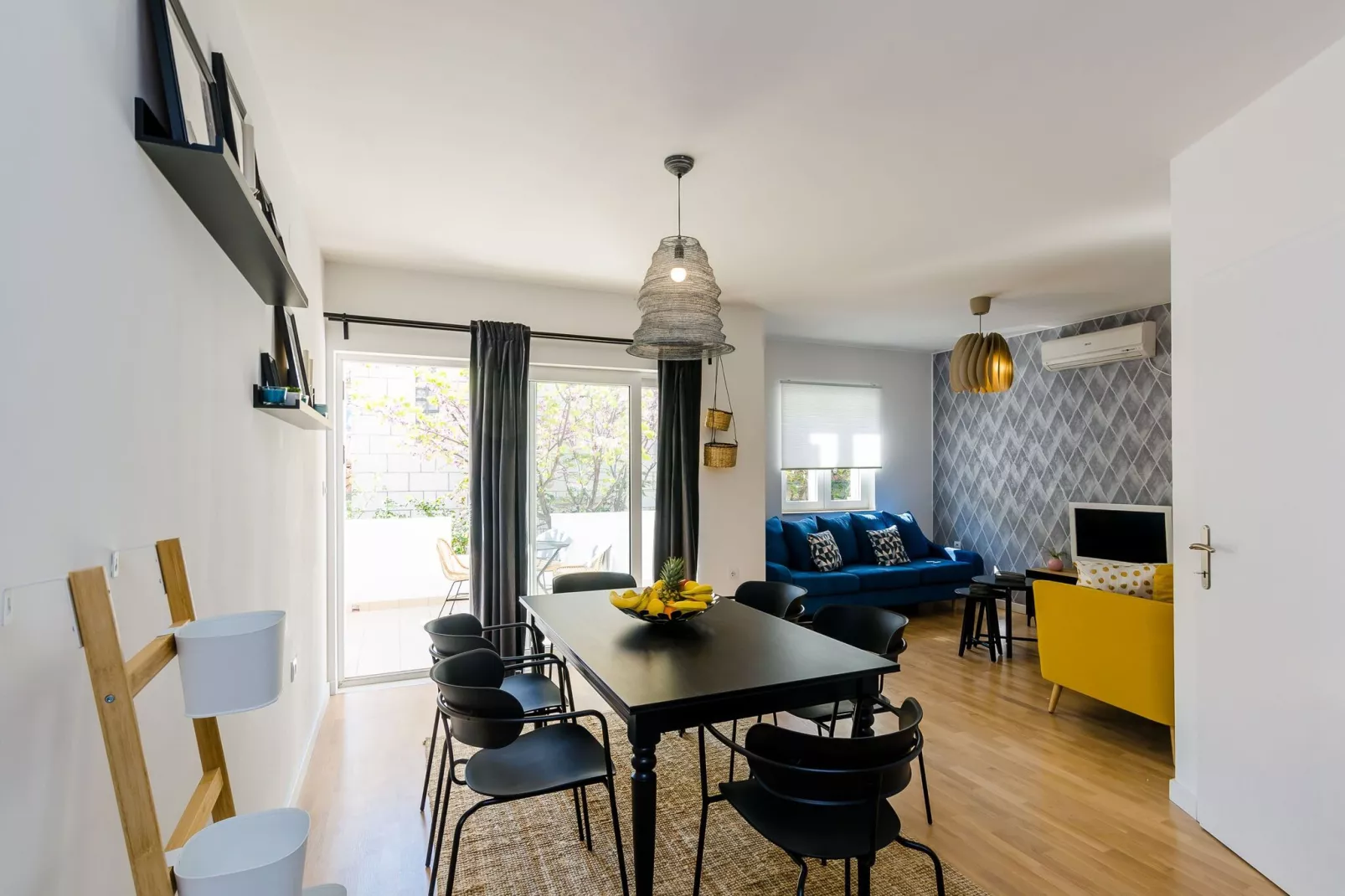 Apartment Sea Shell - Triplex Three-Bedroom Apartment with Terrace-Eetkamer