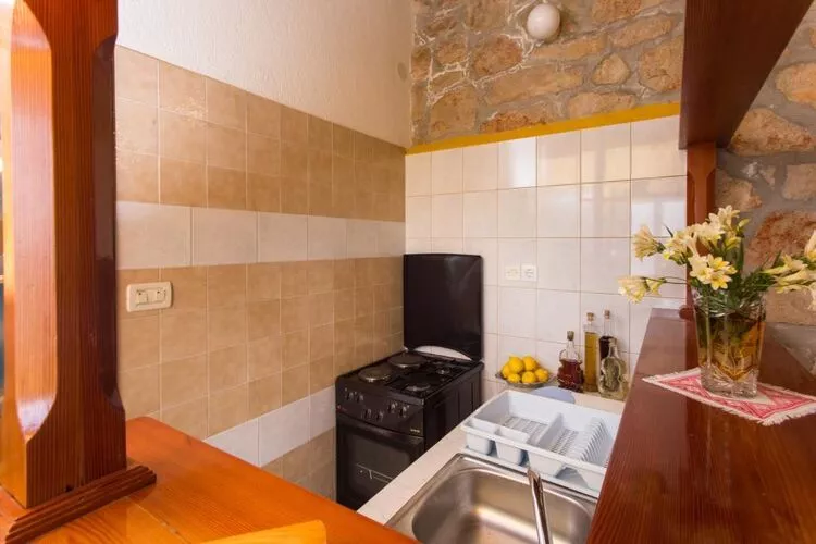 Guest House Simunovic - Studio Apartment with Terrace-Keuken