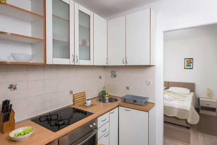 Apartment Family Tokić - One Bedroom Apartment with Terrace-Keuken