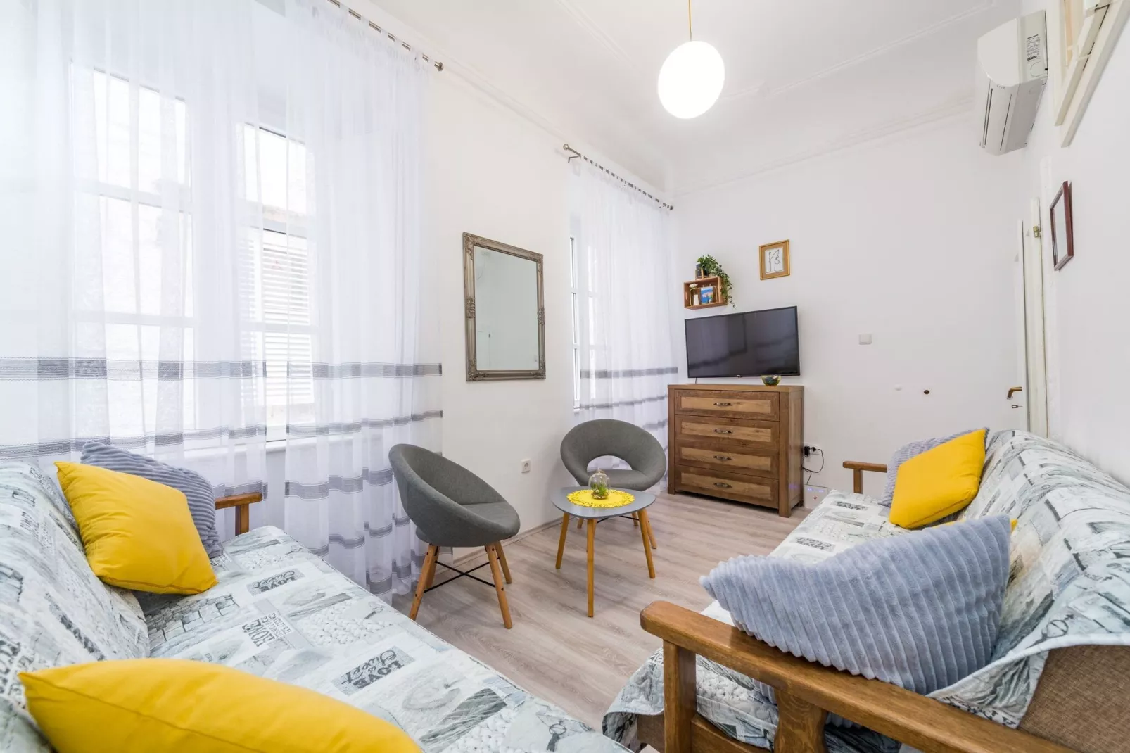 Old Town Finest - Two-Bedroom Apartment (4+2 Adults) - Lucarica 4 Street (First floor)-Binnen