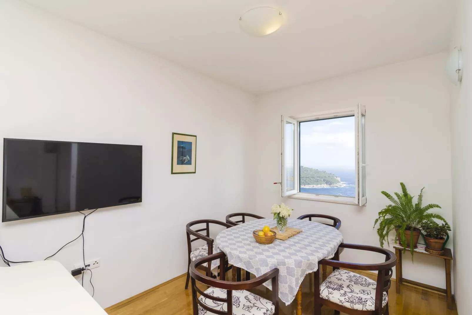 Ploce Apartments- Two-Bedroom Apartment with Terrace and Sea View - Frana Cale 24 Street-Eetkamer