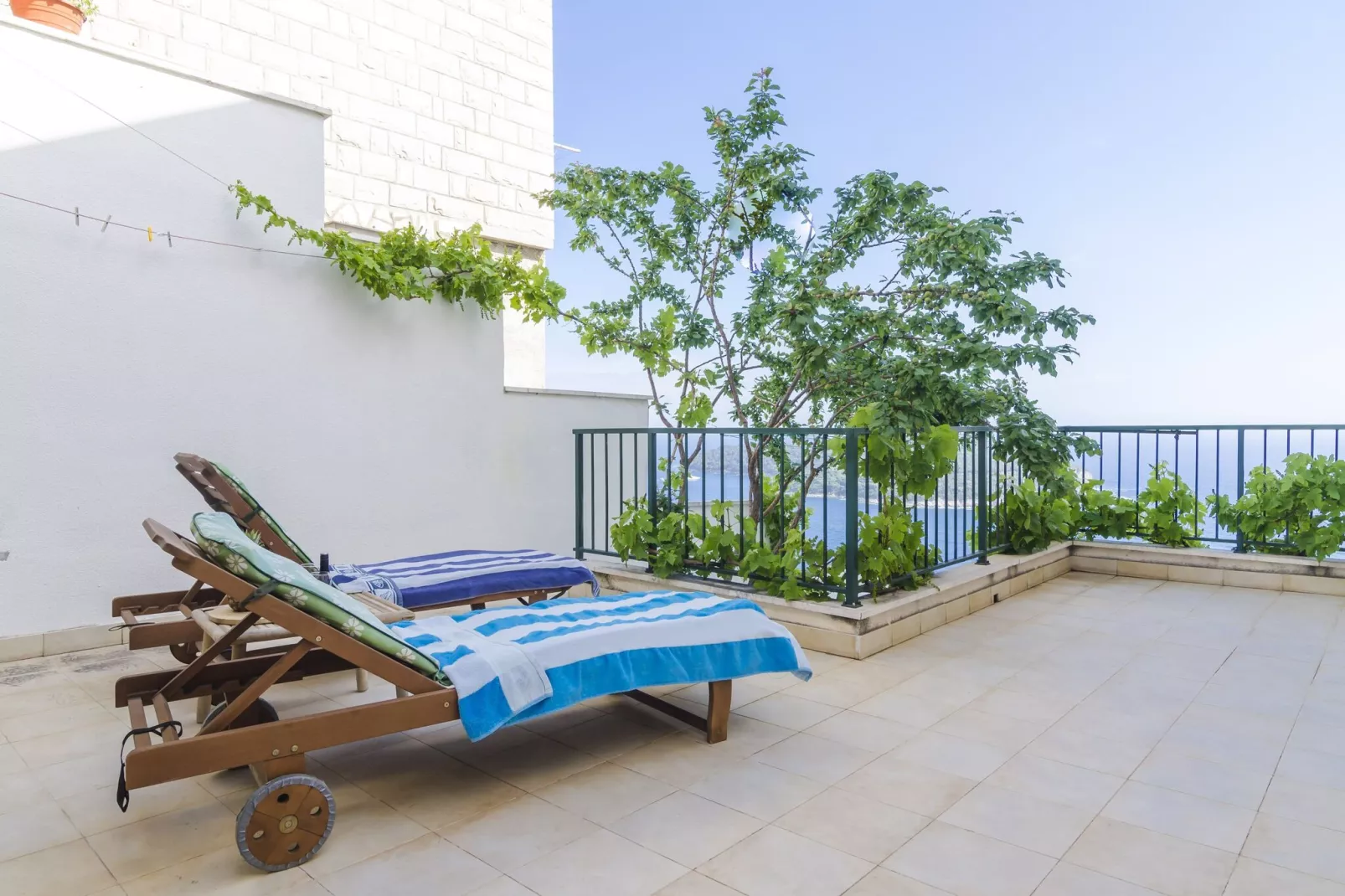 Ploce Apartments- Two-Bedroom Apartment with Terrace and Sea View - Frana Cale 24 Street-Terras