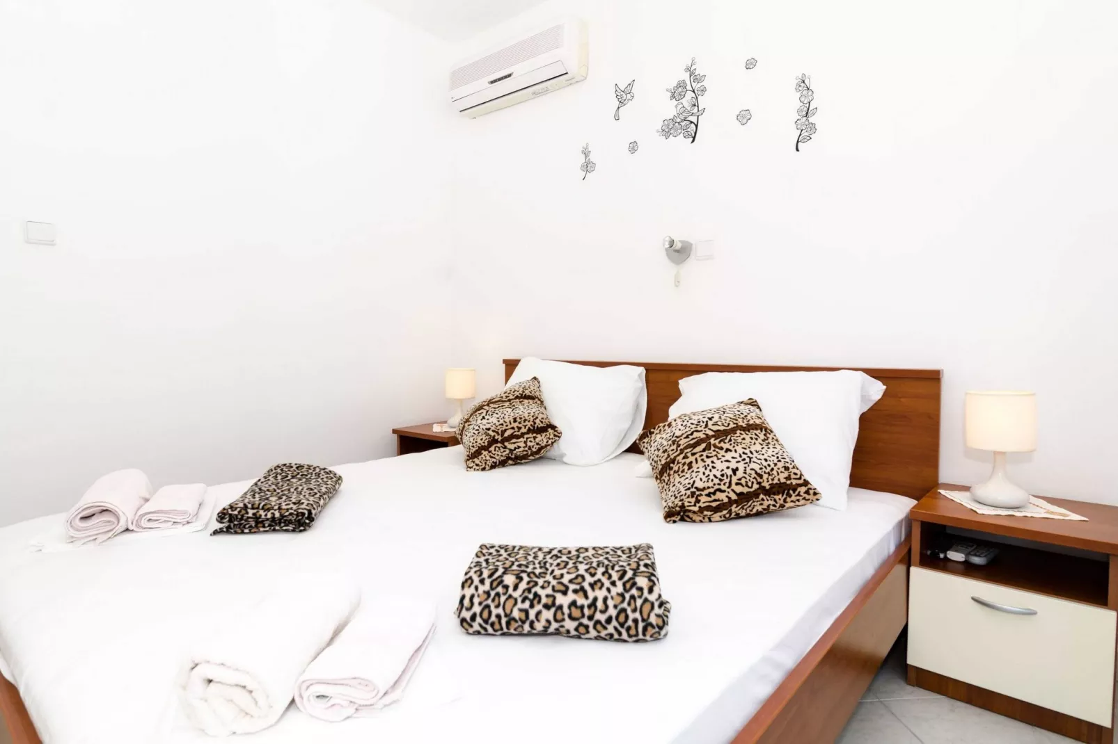 Guest House Daniela - Double Room with Balcony and Sea View - SOBA 4-Slaapkamer