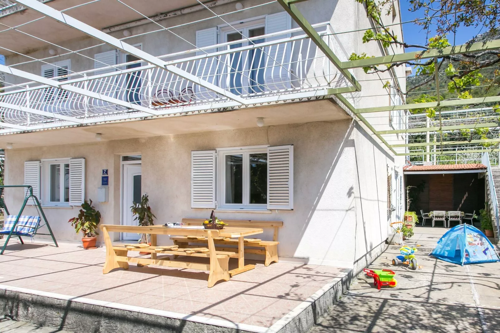 Apartment Marko - Three-Bedroom Apartment with Terrace and Sea View (Brsečine)-Buitenlucht