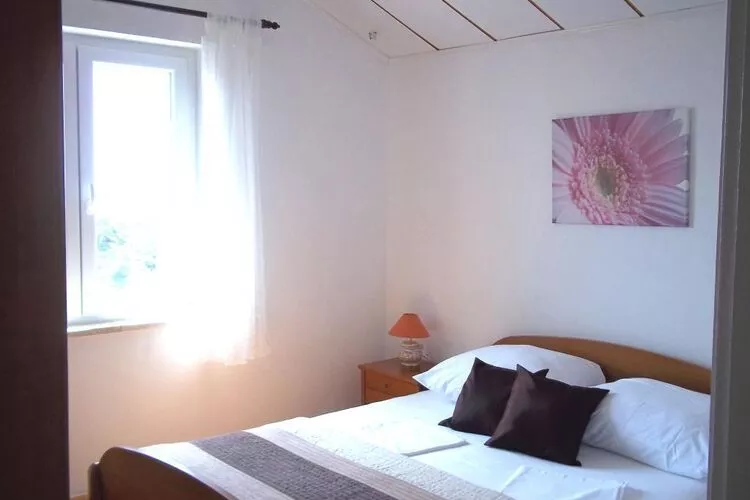 Apartment Sunshine - Two Bedroom Apartment with Sea View-Slaapkamer